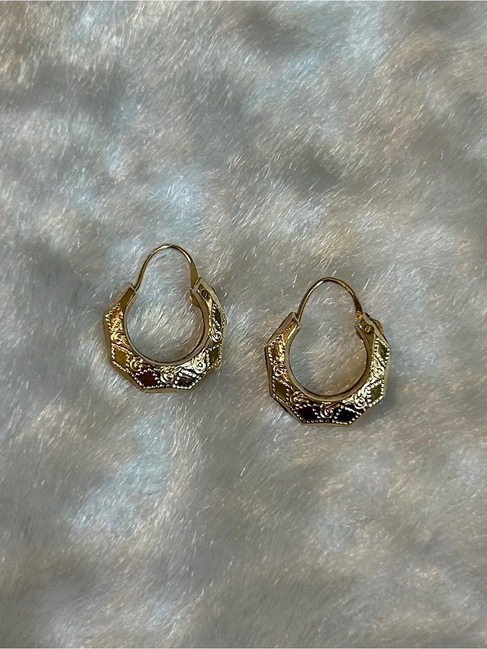 🍀ZZ 14K Gold Floral Engraved Geometric Hoop Earrings